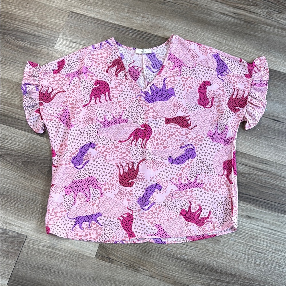 Entro Womens Size  Small Top Pink Purple Leopard Animal Print Flutter Sleeve‎
